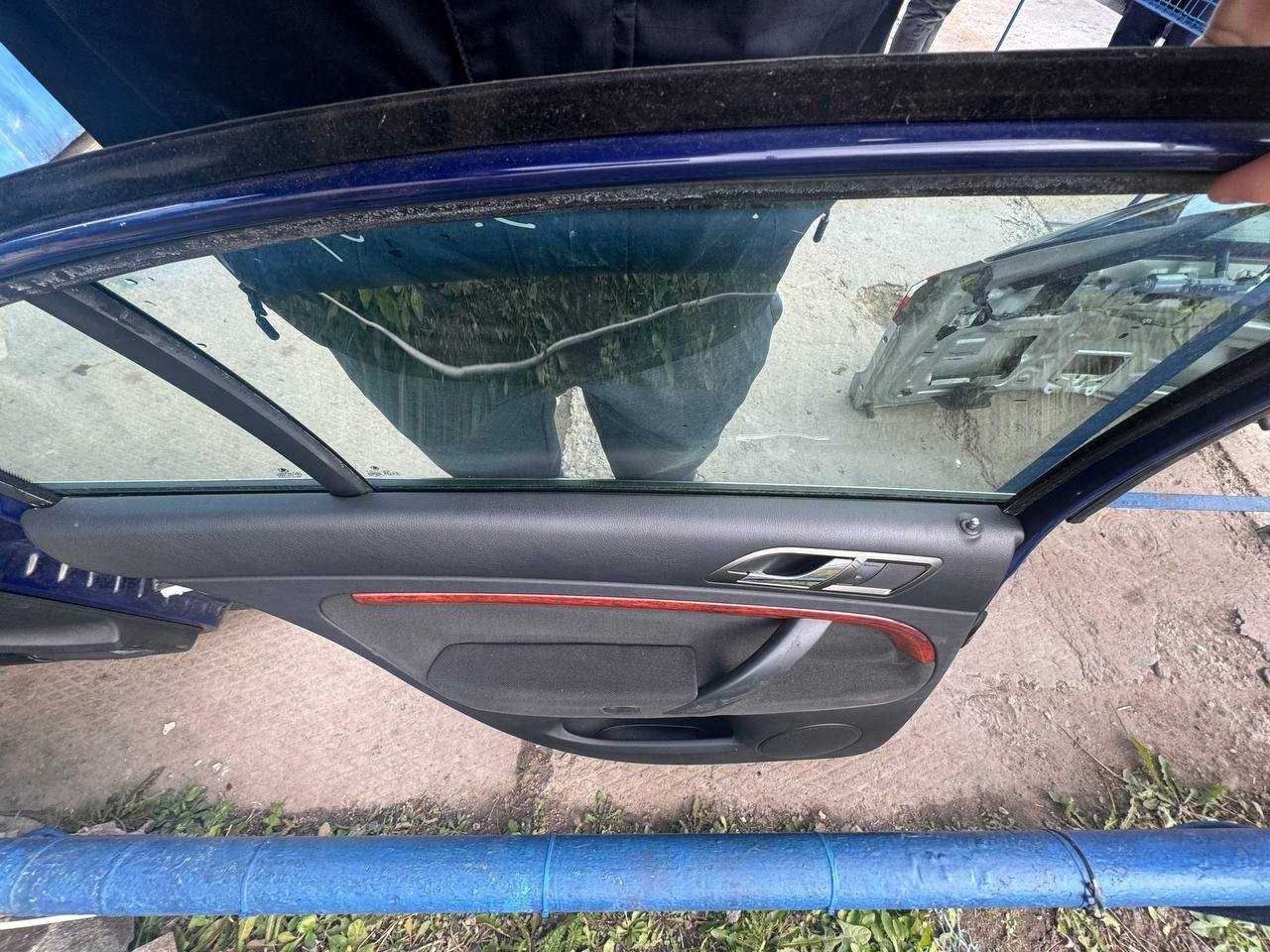 Двері до Skoda SuperB 2004 (ціна за шт.)