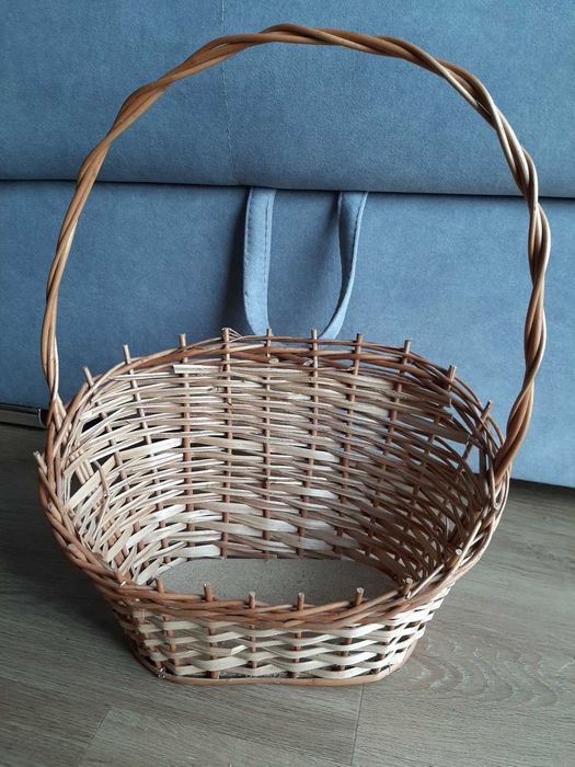 Brązowy średni kosz prezentowy