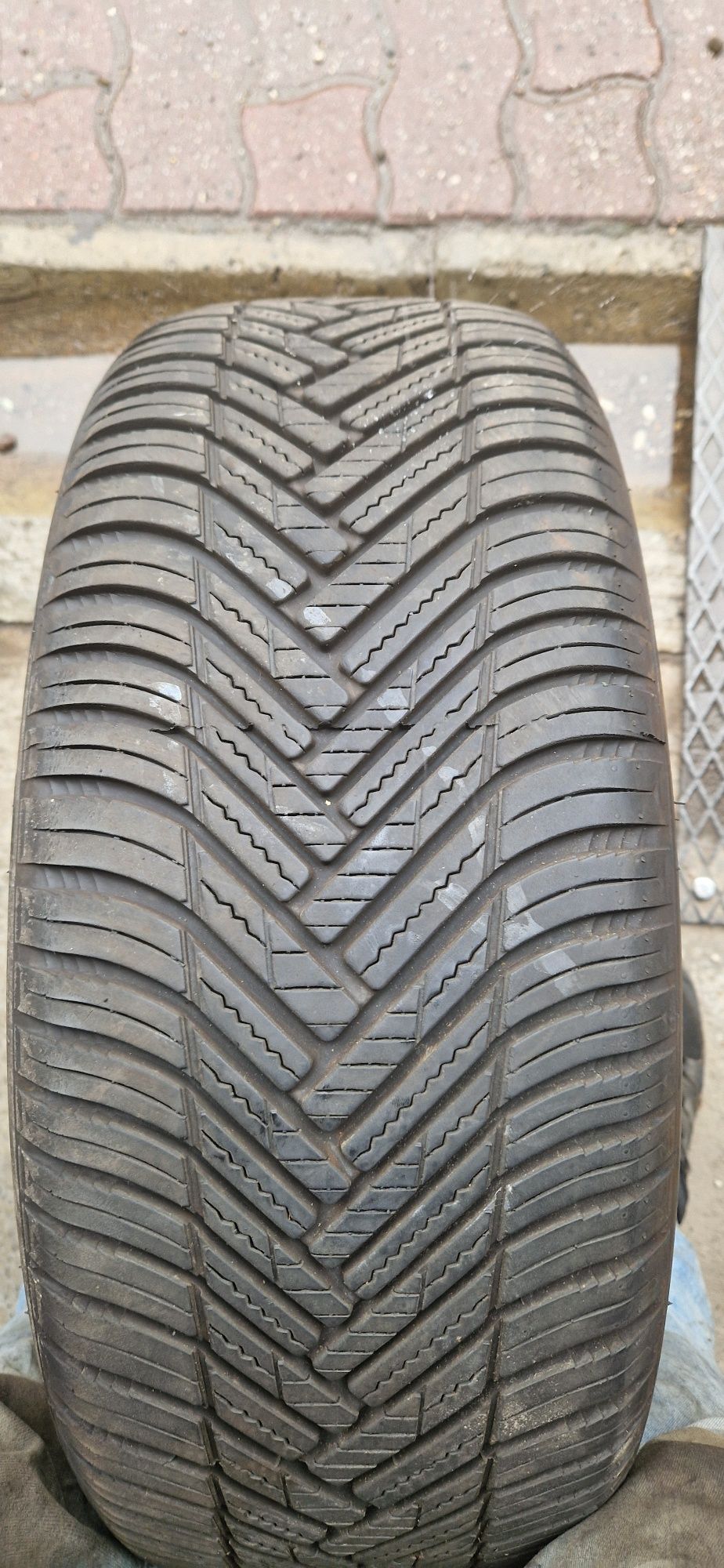 215/50 R17 95W Hankook kinergy 4S 2 7,5mm 2023r