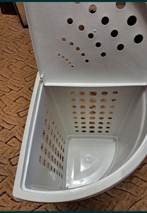 Угловая корзина для белья