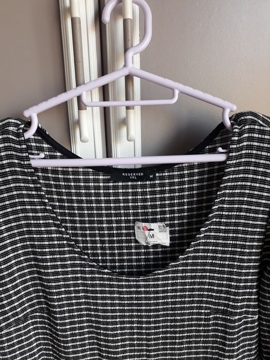 Rozkloszowana krótka sukienka z długim rękawem w paski M Reserved nowa