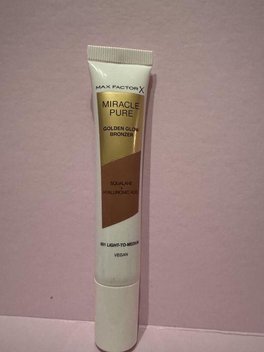 Kremowy bronzer do twarzy Max Factor Miracle Pure 001 Light To Medium