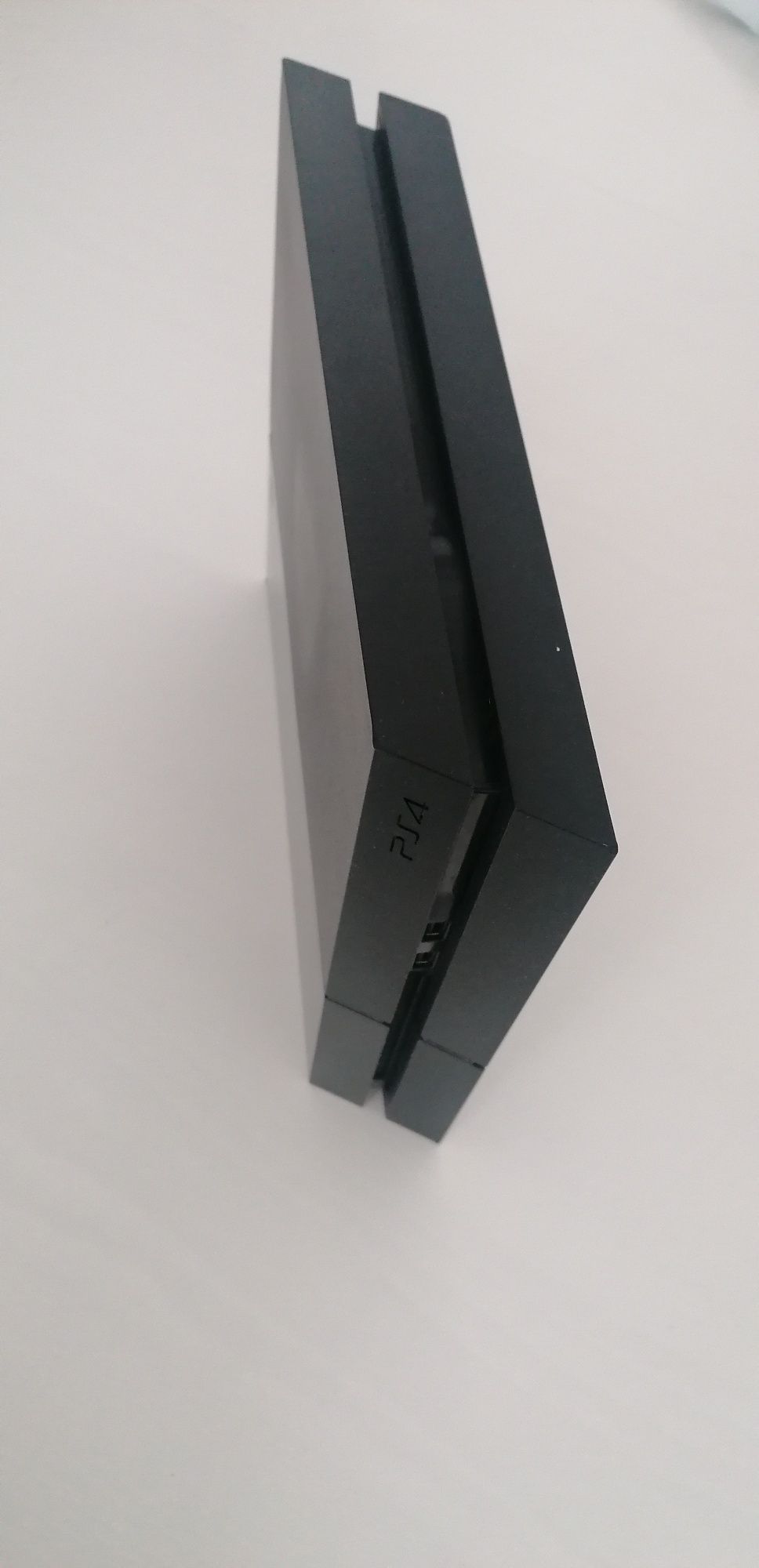 Ps4 + cabo power + cabo HDMI