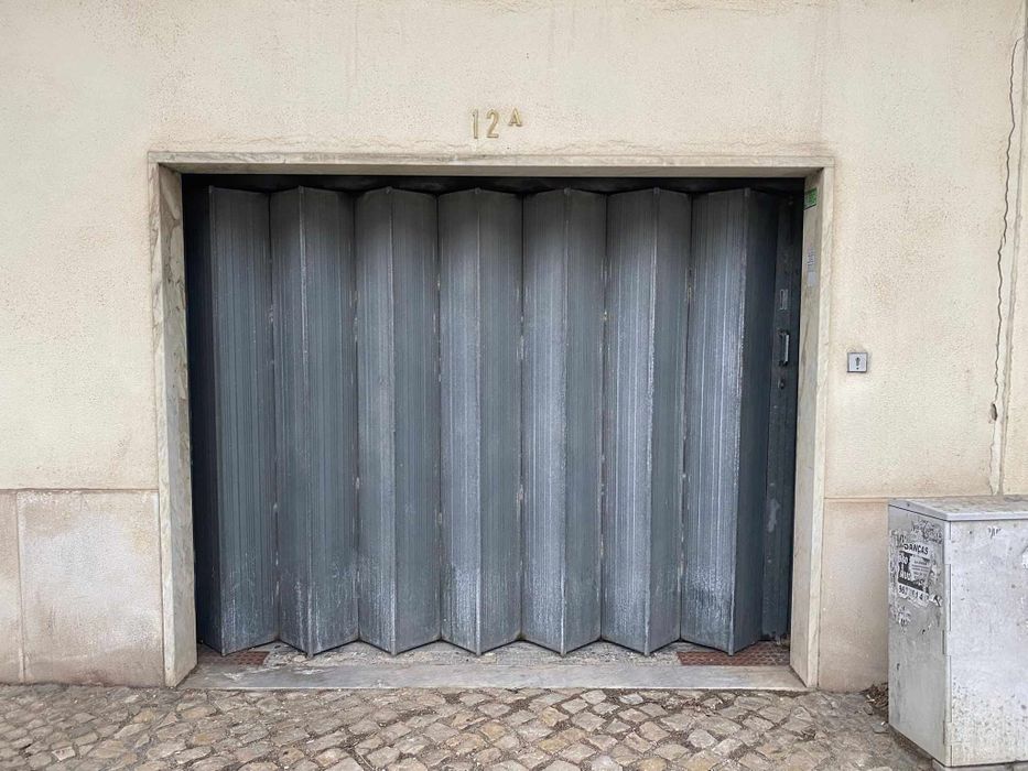 Lugar Garagem/Estacionamento/Parqueamento Qta Texugo, Charneca Caparic