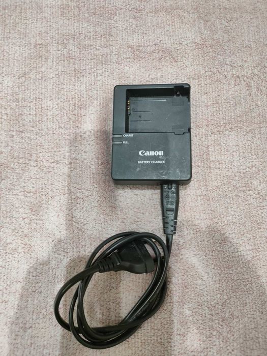 Фотоапарат canon 700D +об'єктив canon 18-135 mm f 3,5-5,6