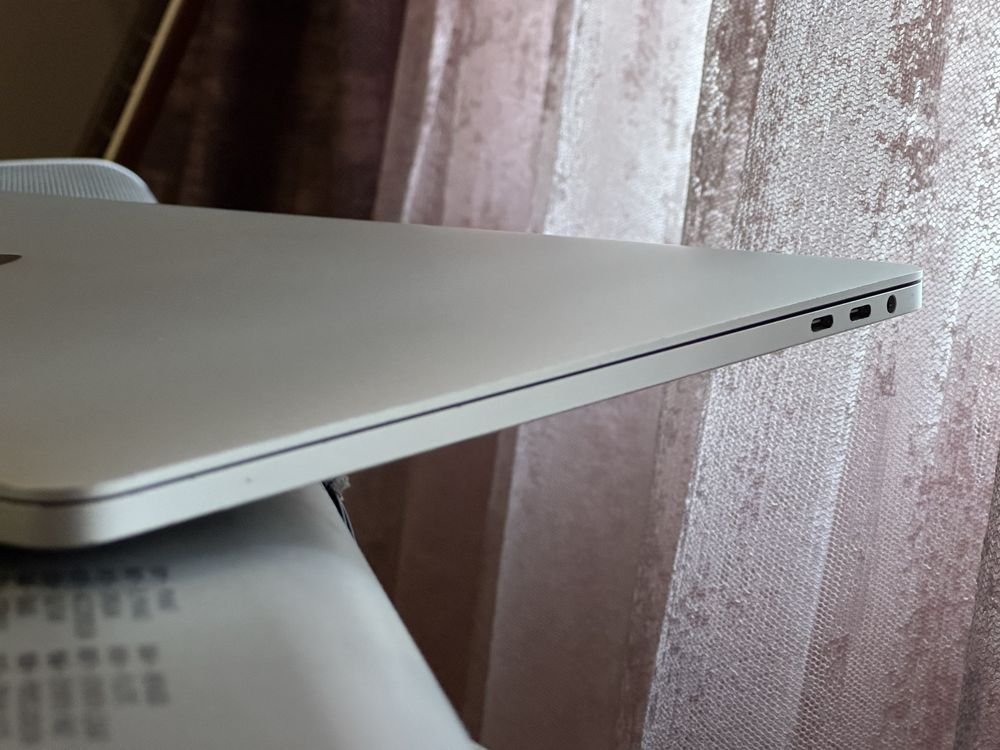 MacBook Pro 15 2019 | i7/16/256 | АКБ 93%