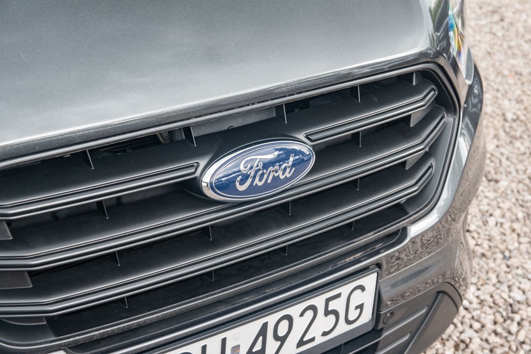 Ford Transit Custom 2.0 130KM !! Radio 8" !! Klima na Tył !! Automatyczne Światła !!