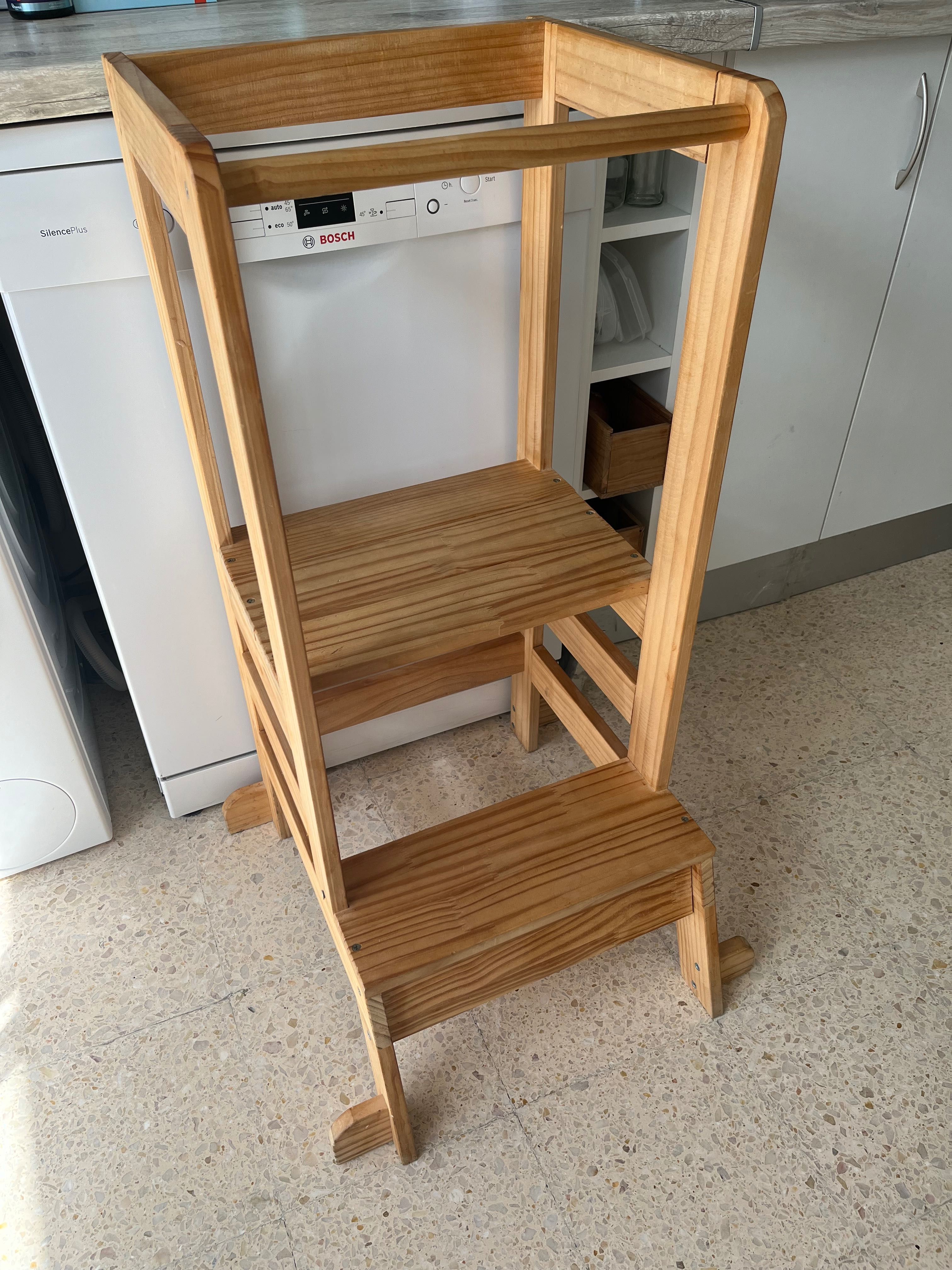 Torre de aprendizagem Montessori em madeira maciça como nova