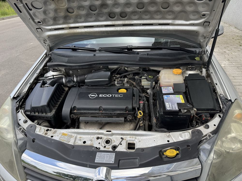 Opel Astra n Університет