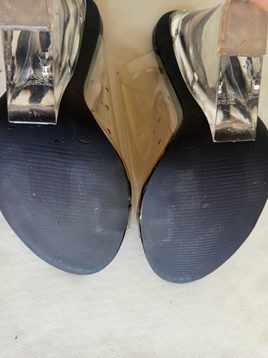 Sapatos amarelos da PROF