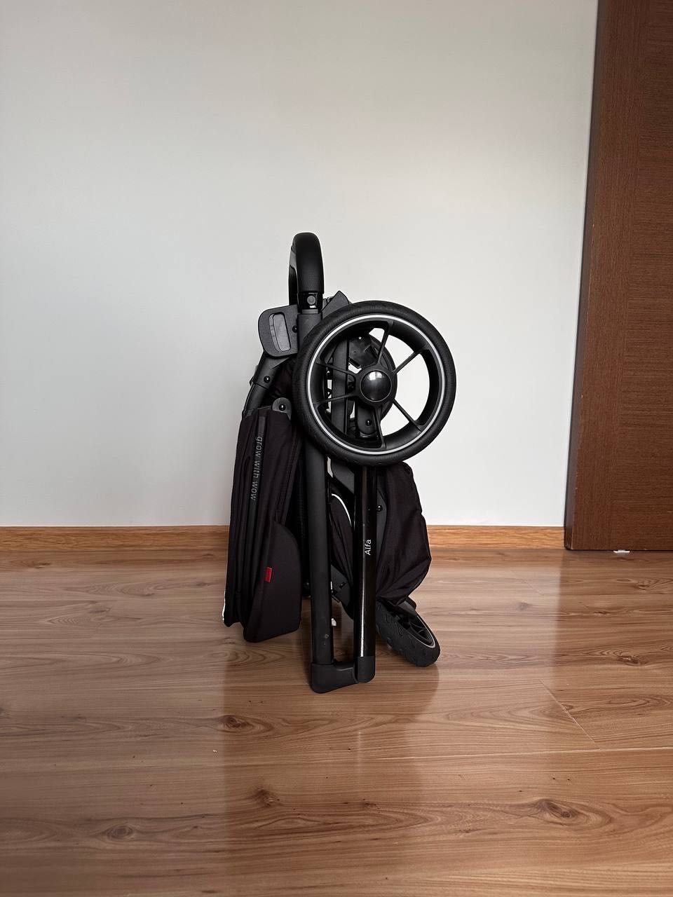 Corrella Alfa 2w1 wraz z fotelikiem samochodowym Cybex Cloud
T i-Size.