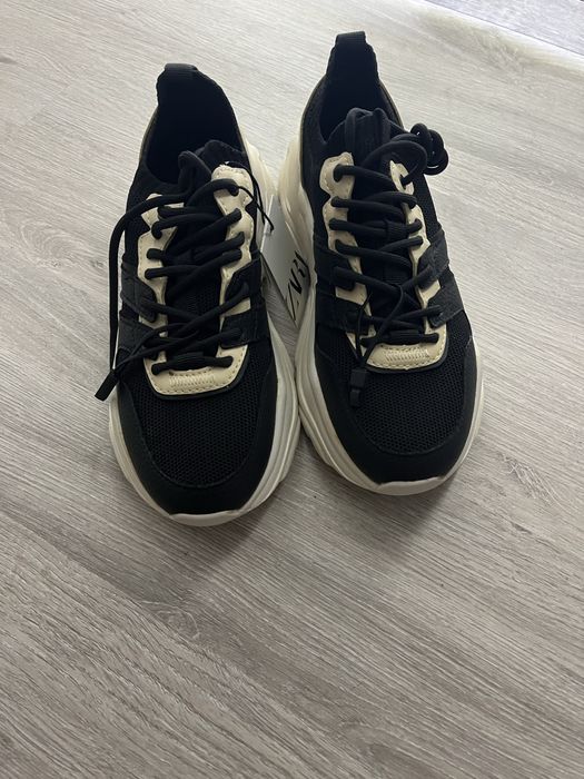 Кросівки на платформі Zara