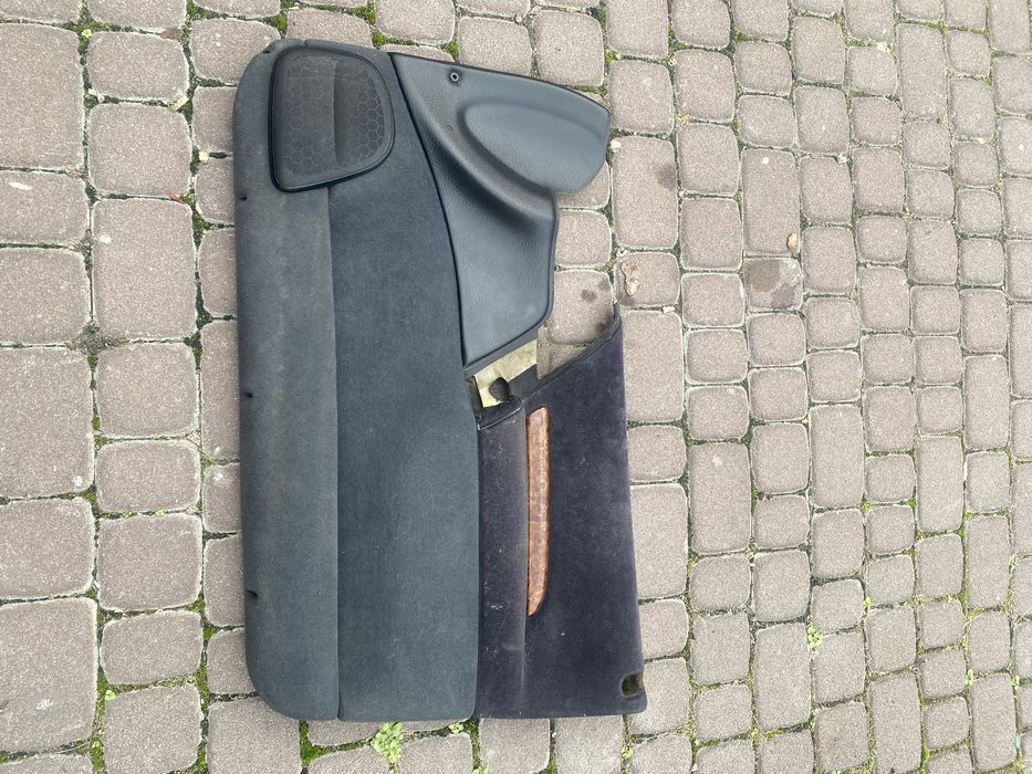 Дверні карти та підголовники омега б