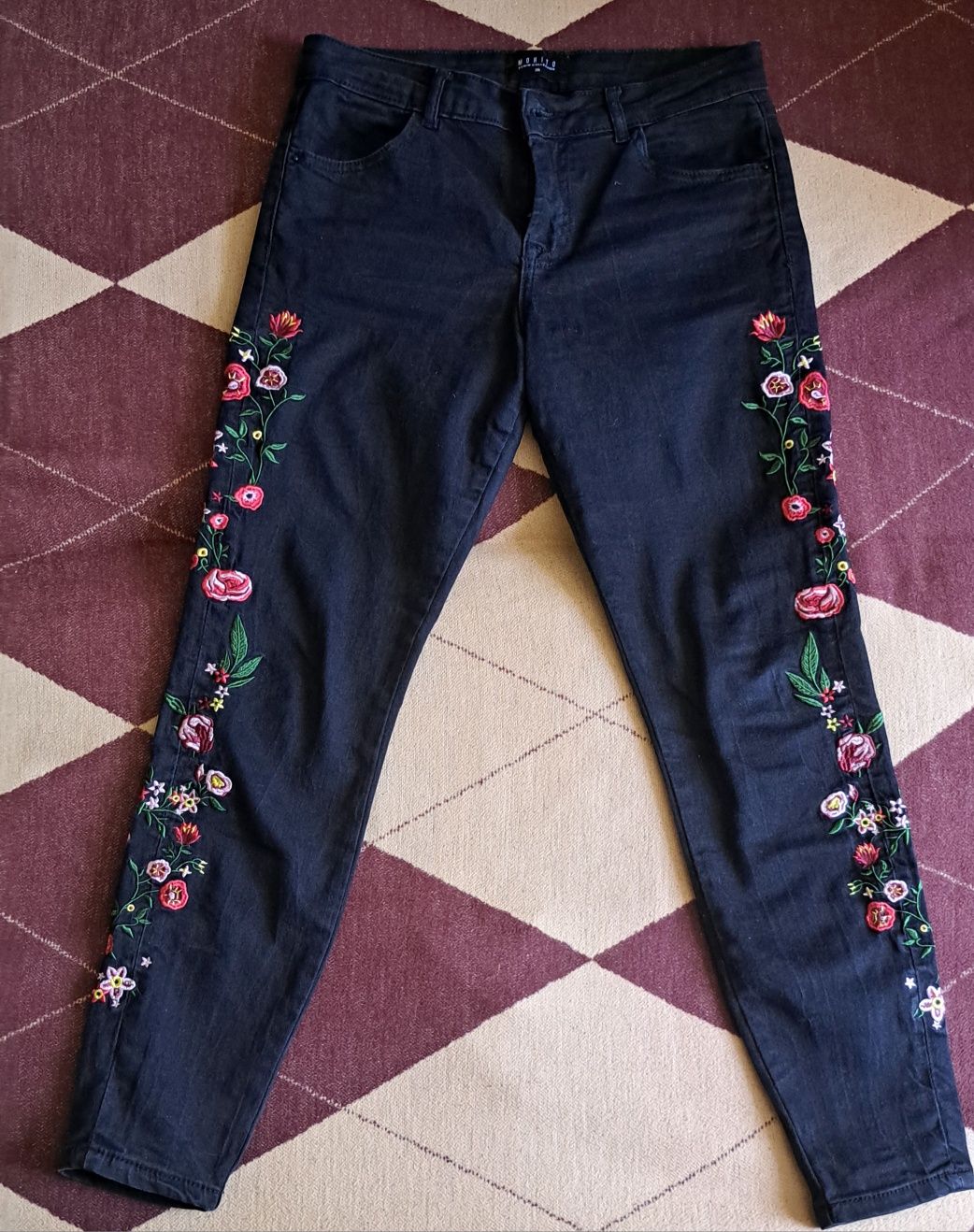 Spodnie damskie z motywem kwiatowym Mohito - 36