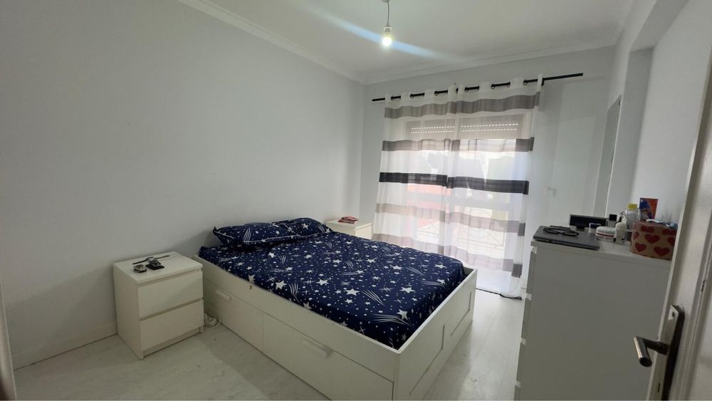 Quarto com varanda em Monte Abraão