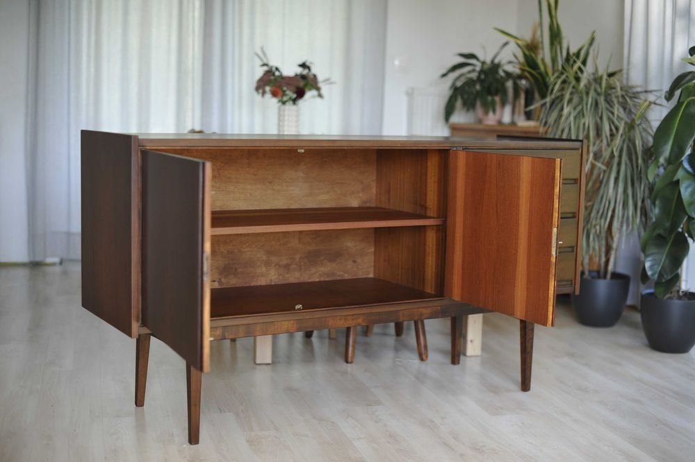 Komoda proj. S. Albrecht dla Bydgoskie Zakłady Drzewne