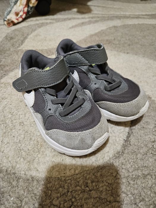 Дитячі кросівки nike 24 р