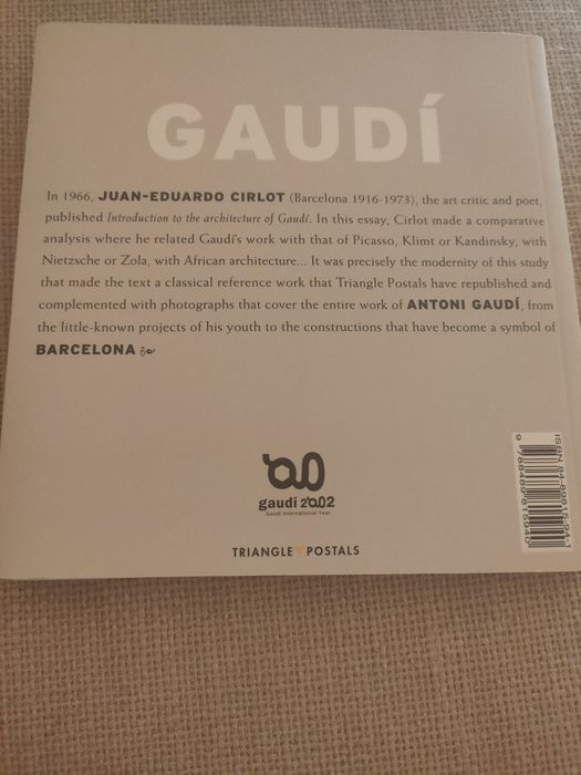 Livro Gaudí - An introduction to his archicture