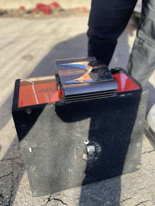 Продам Сабуфер в закритом коробі