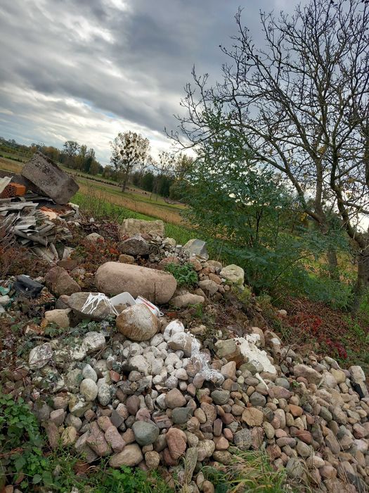 Oddam kamien polny i gruz