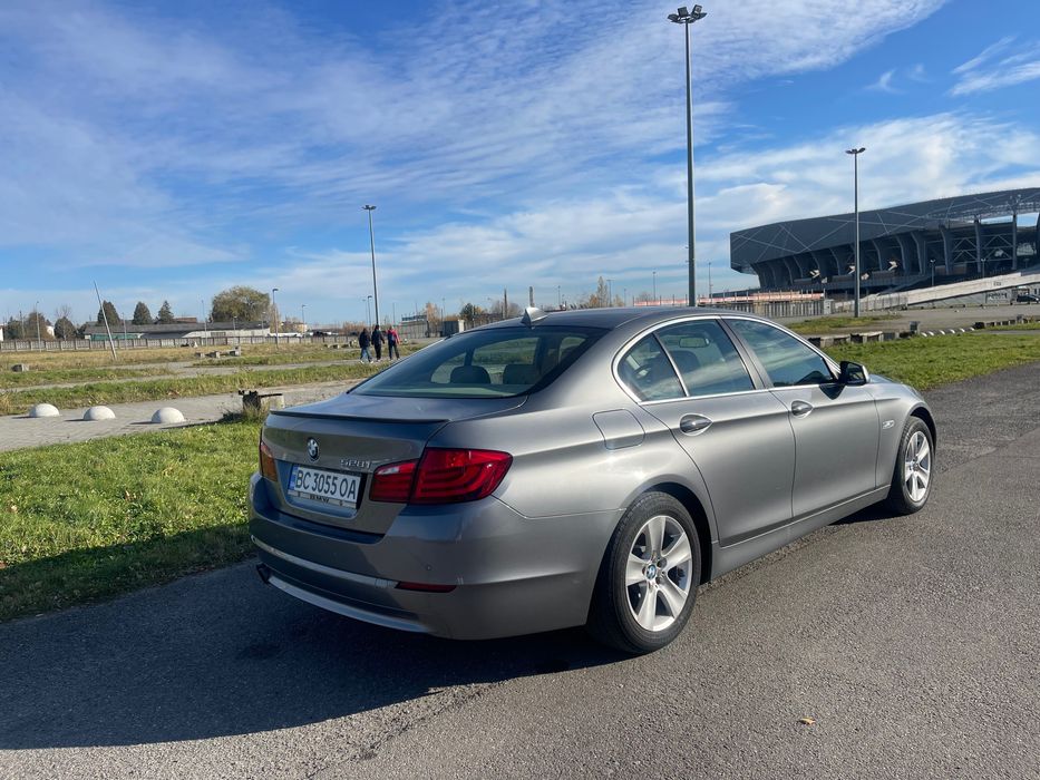 Автомобіль BMW 5 2012 року