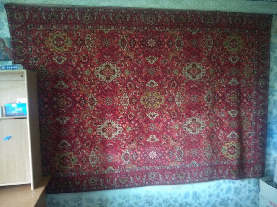 Ковёр шерстяной в отличном состоянии, цена договорная.