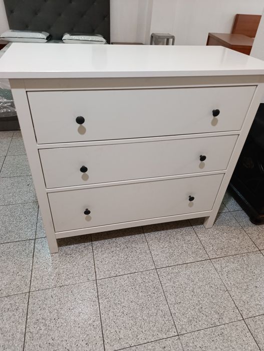 Comuda branca grande