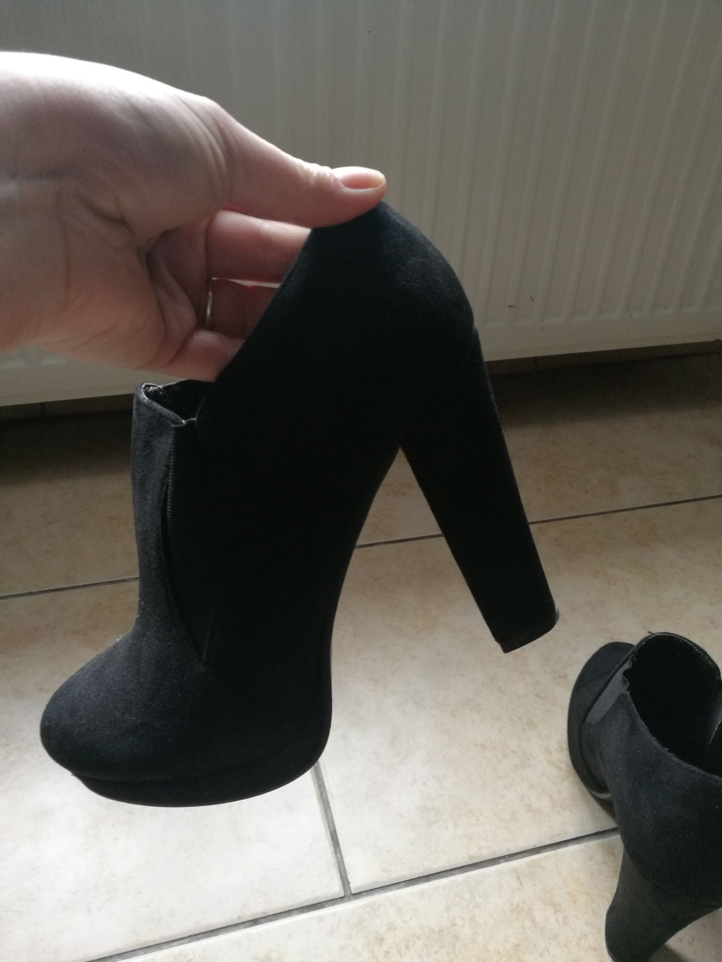 Buty na obcasie wysokim
