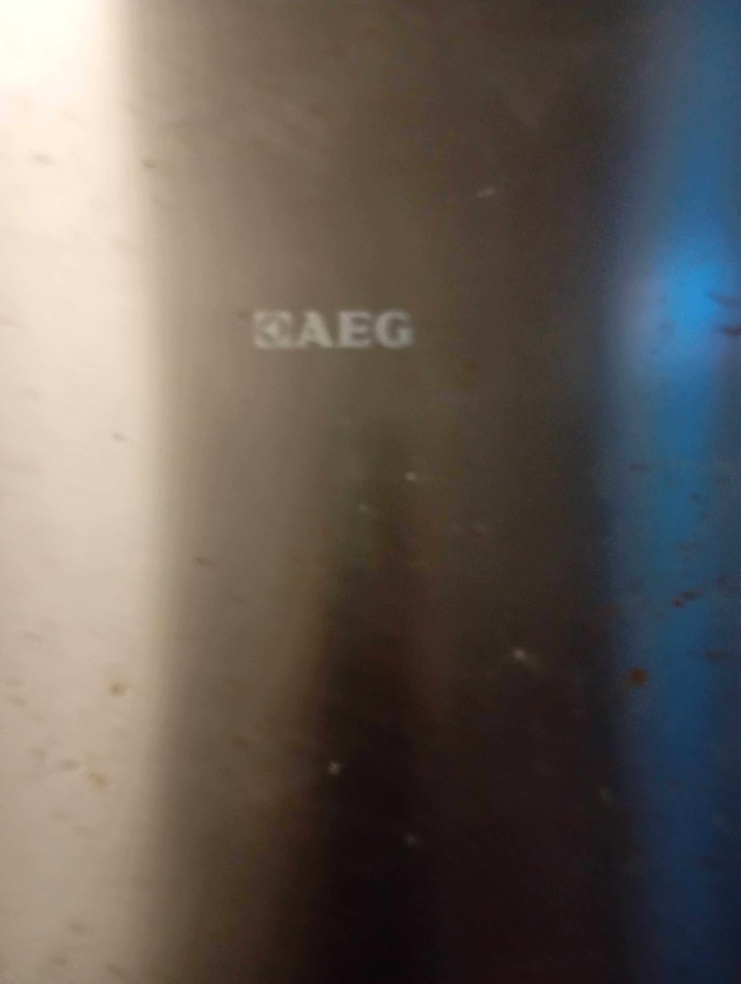 Frigorífico AEG avariado para peças