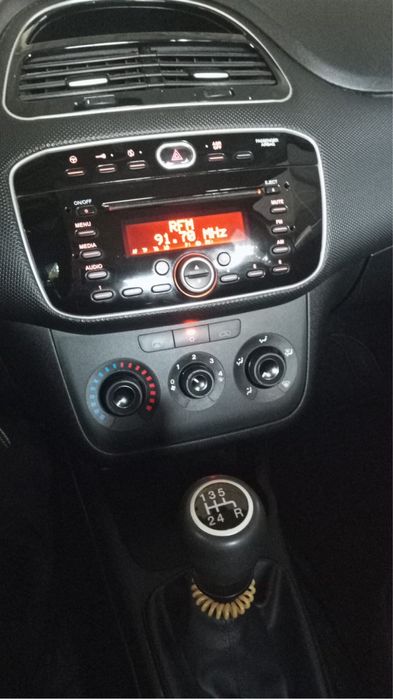 Carro fiat a gasolina bom estado tem 120000