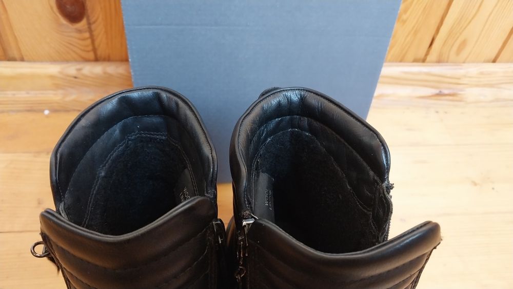 Продам женские кожаные зимние ботинки ECCO  Snow  Waterproof