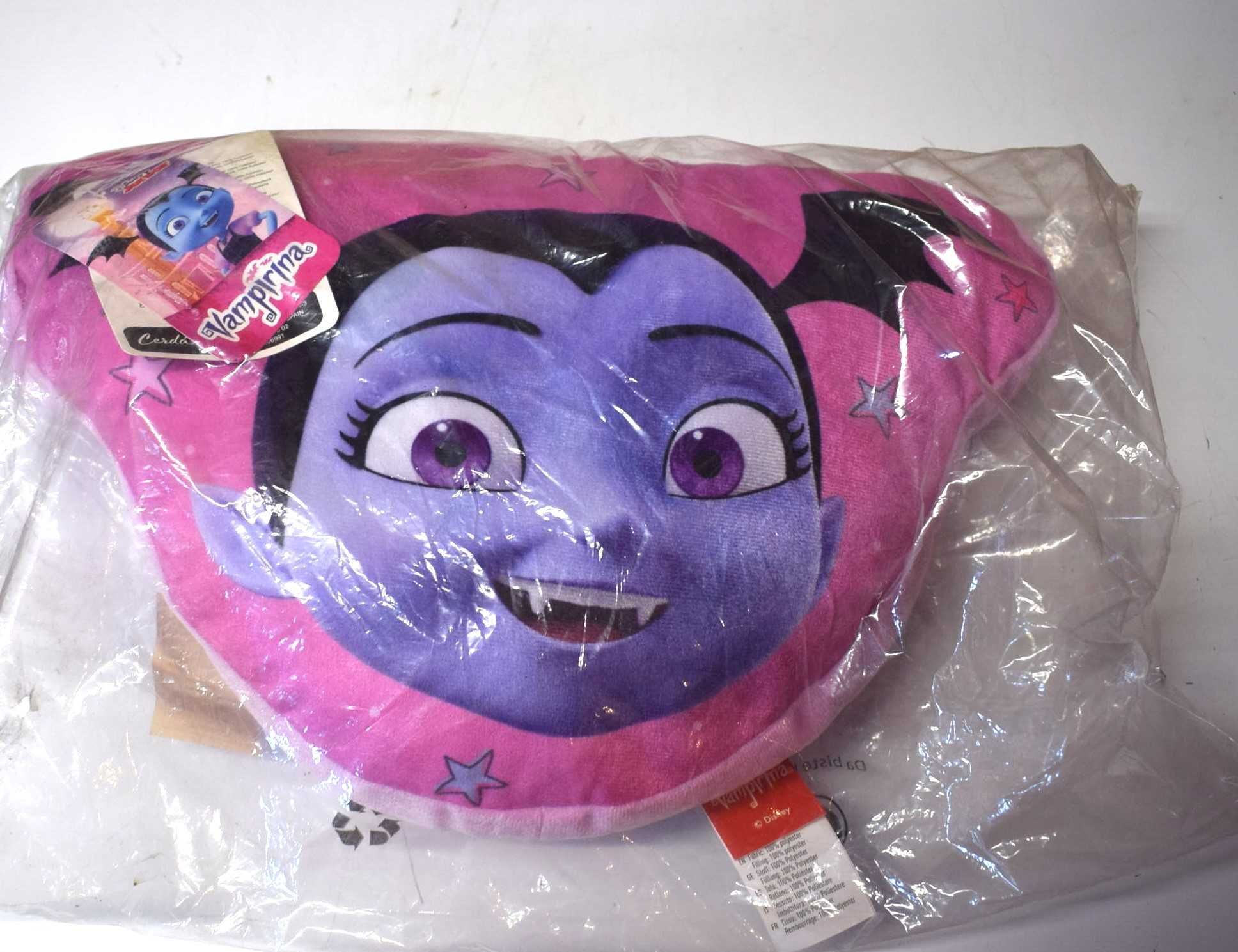 Disney Vampirina poduszka przytulanka wymiary: 22x36cm.