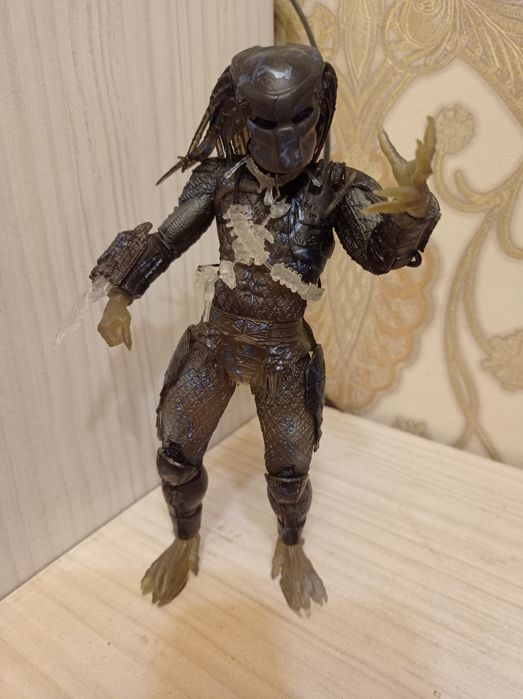 Коллекционные фигурки хищник