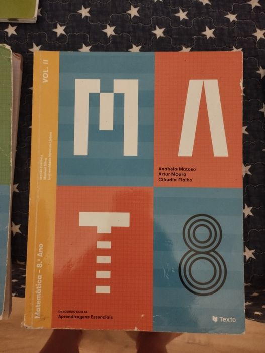 Livro escolar da disciplina de matemática