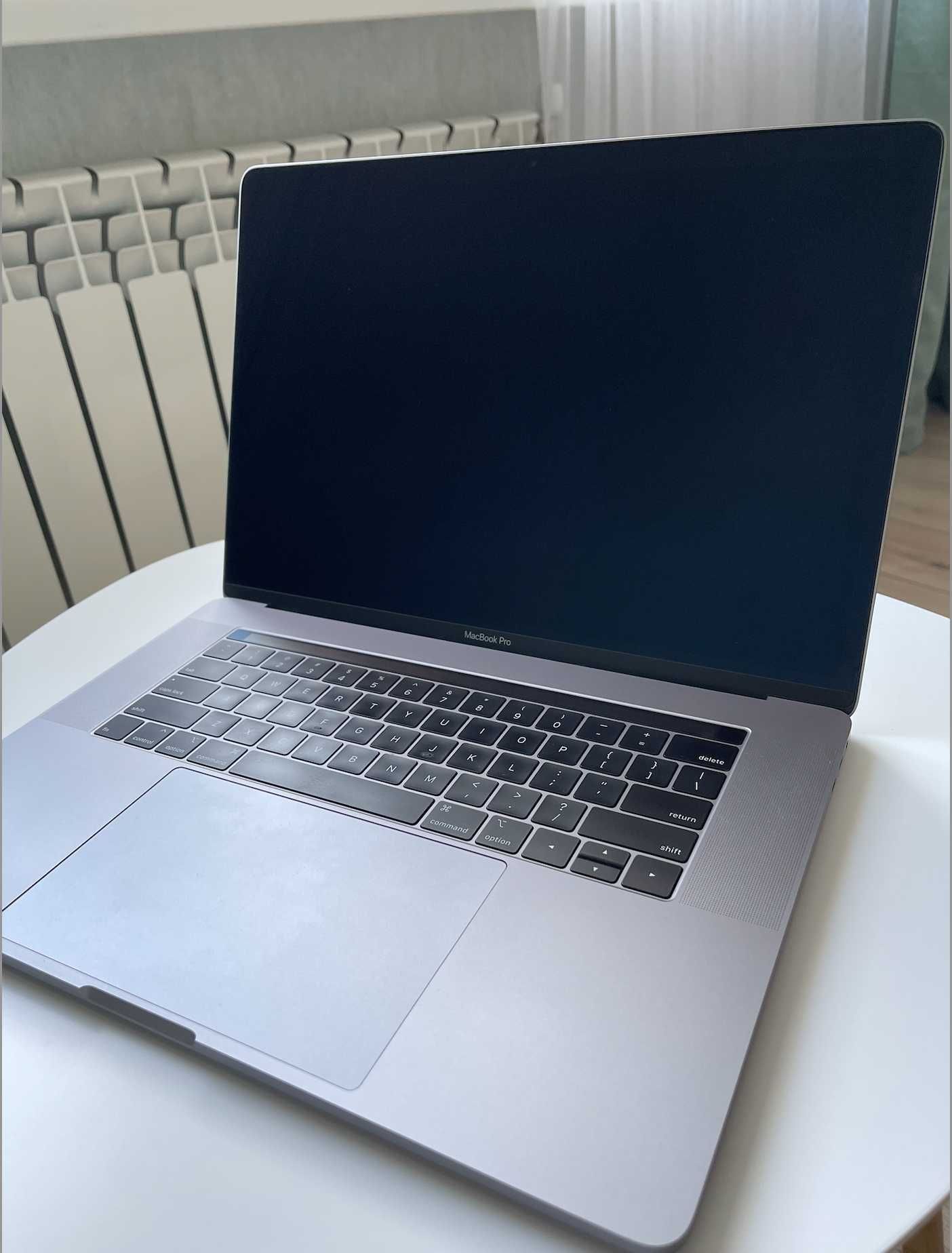 Apple MacBook Pro 15.4 Space Gray 2019 i7/16GB/256GB/4GB GPU