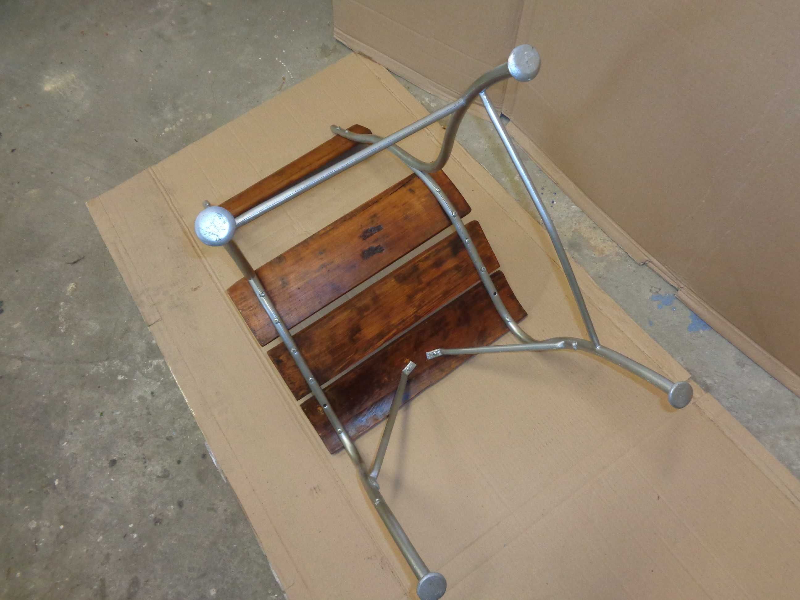 Krzesło metalowe stare odnowione