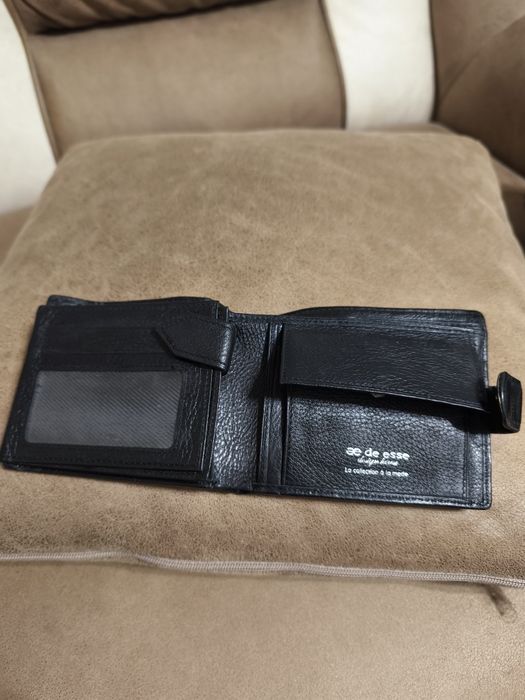 Гаманець чоловічий чорний шкіряний De Esse