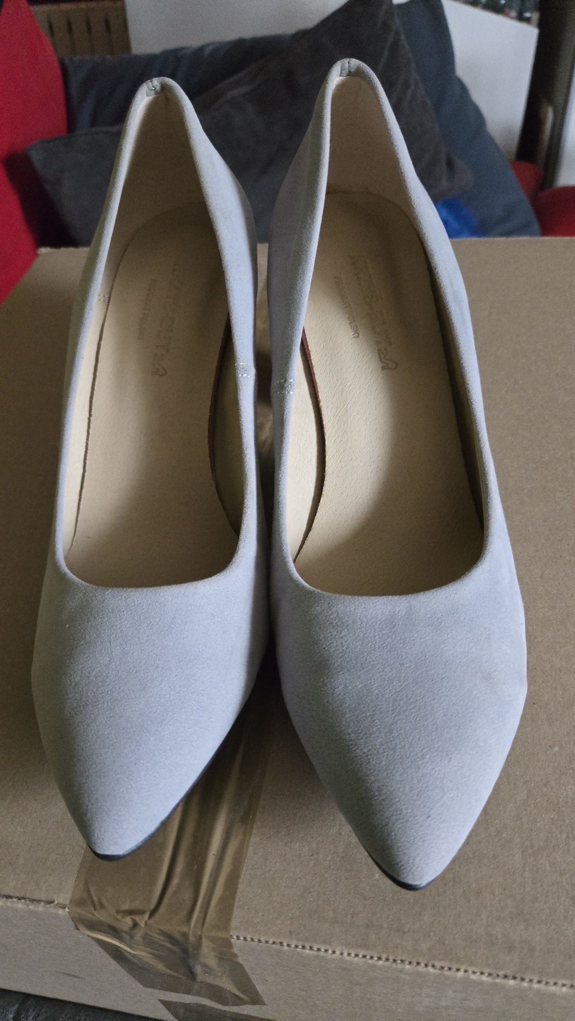 Buty na slupku.szare.