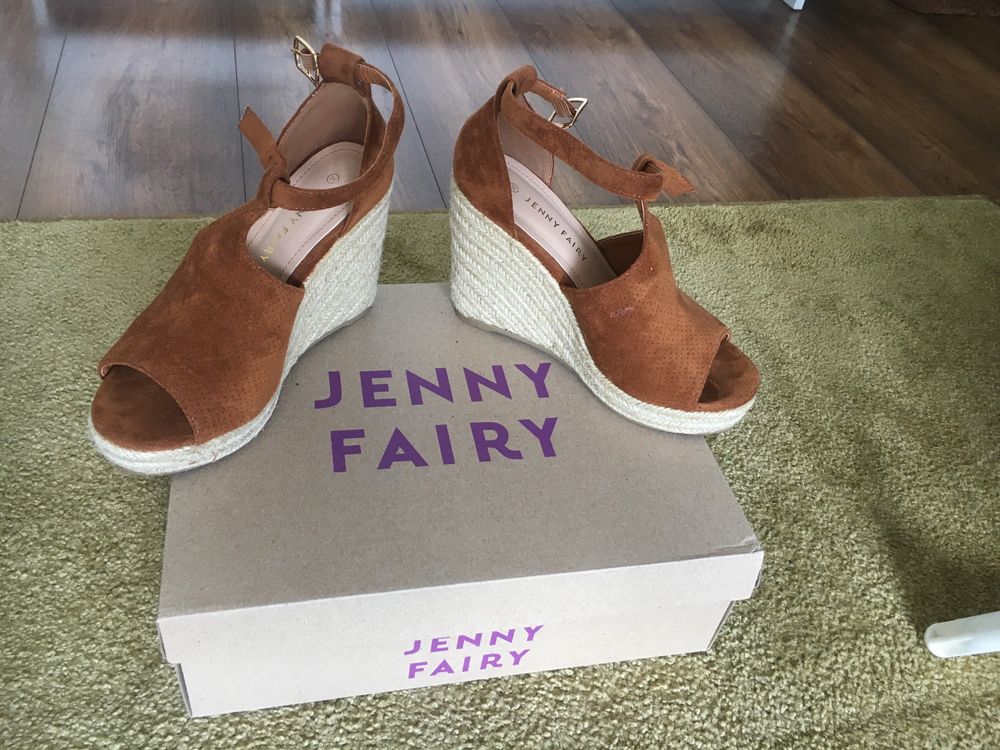 Buty na koturnie 36