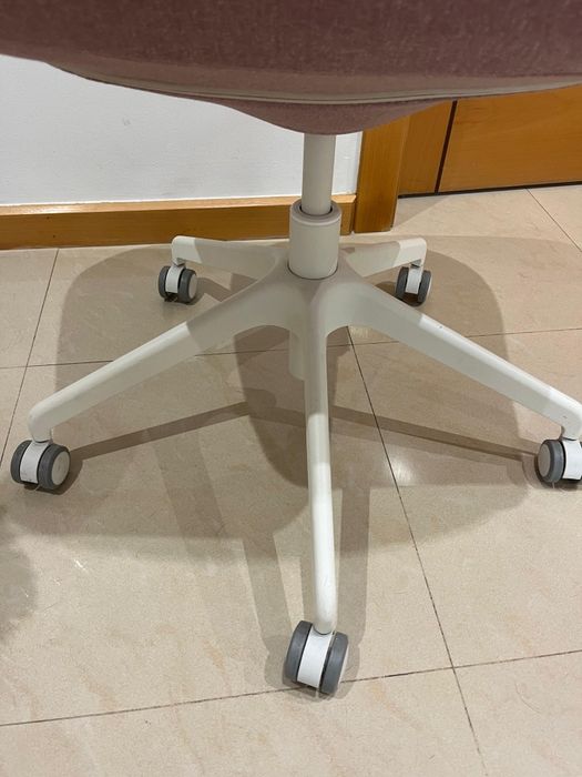 Cadeira Ikea Rosa com rodas