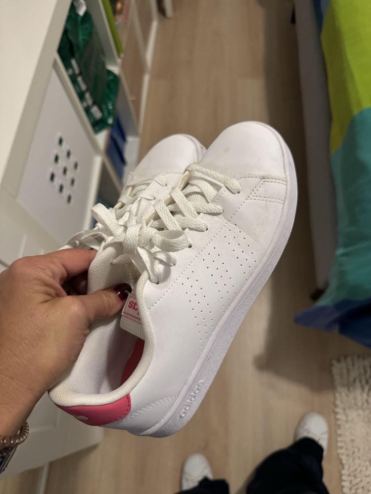 Tenis adidas branco e rosa