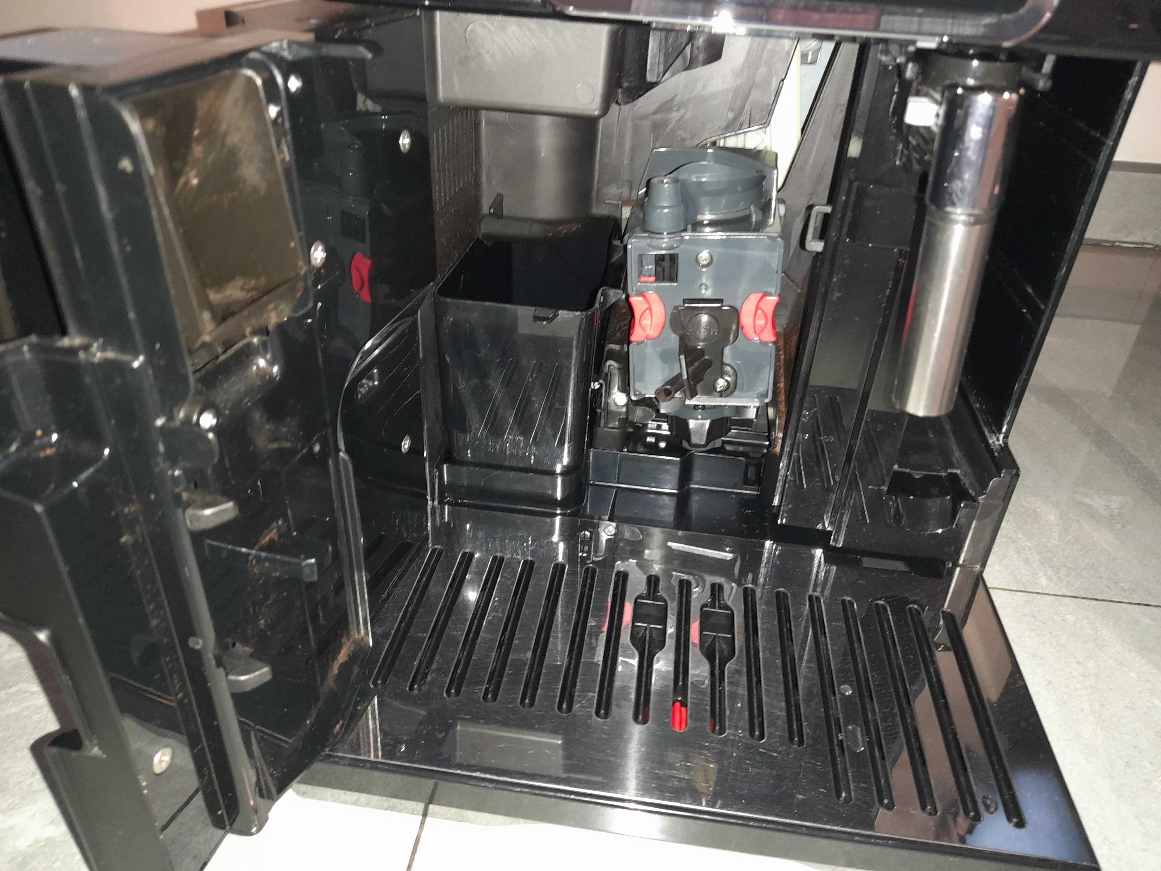 Ekspres ciśnieniowy do kawy z pojemnikiem mleko DeLonghi ESAM420.40.B