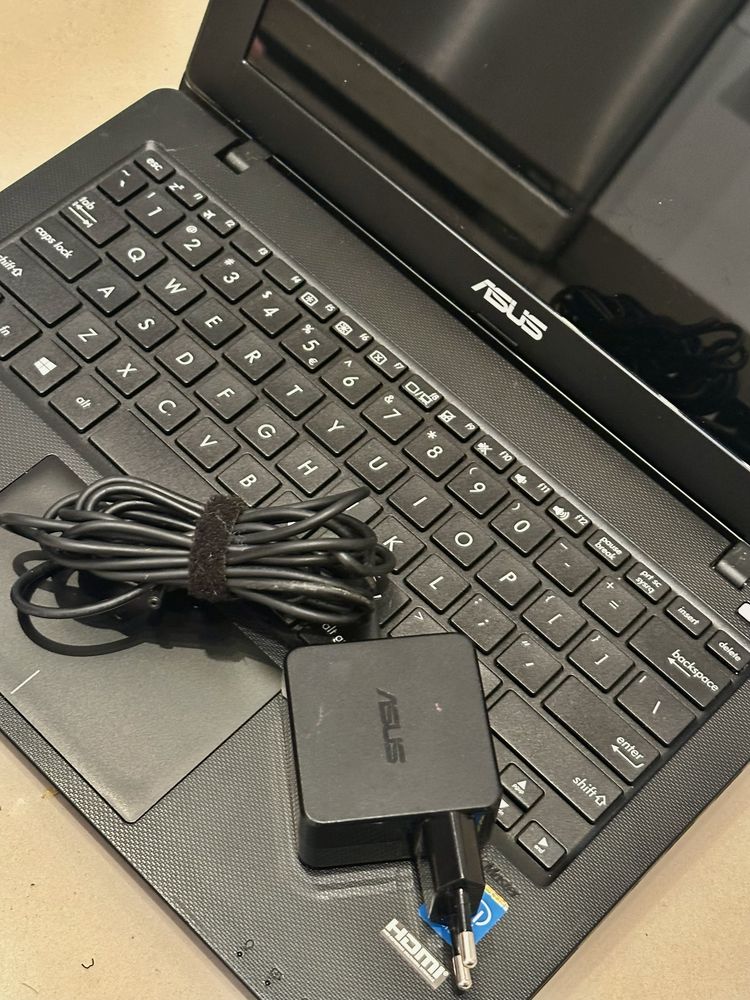 Laptop ASUS X200M 11,6”  stan idealny !