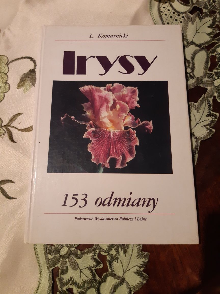 Irysy, 153 odmiany - L. Komornicki, PWRiL 1993 rok.