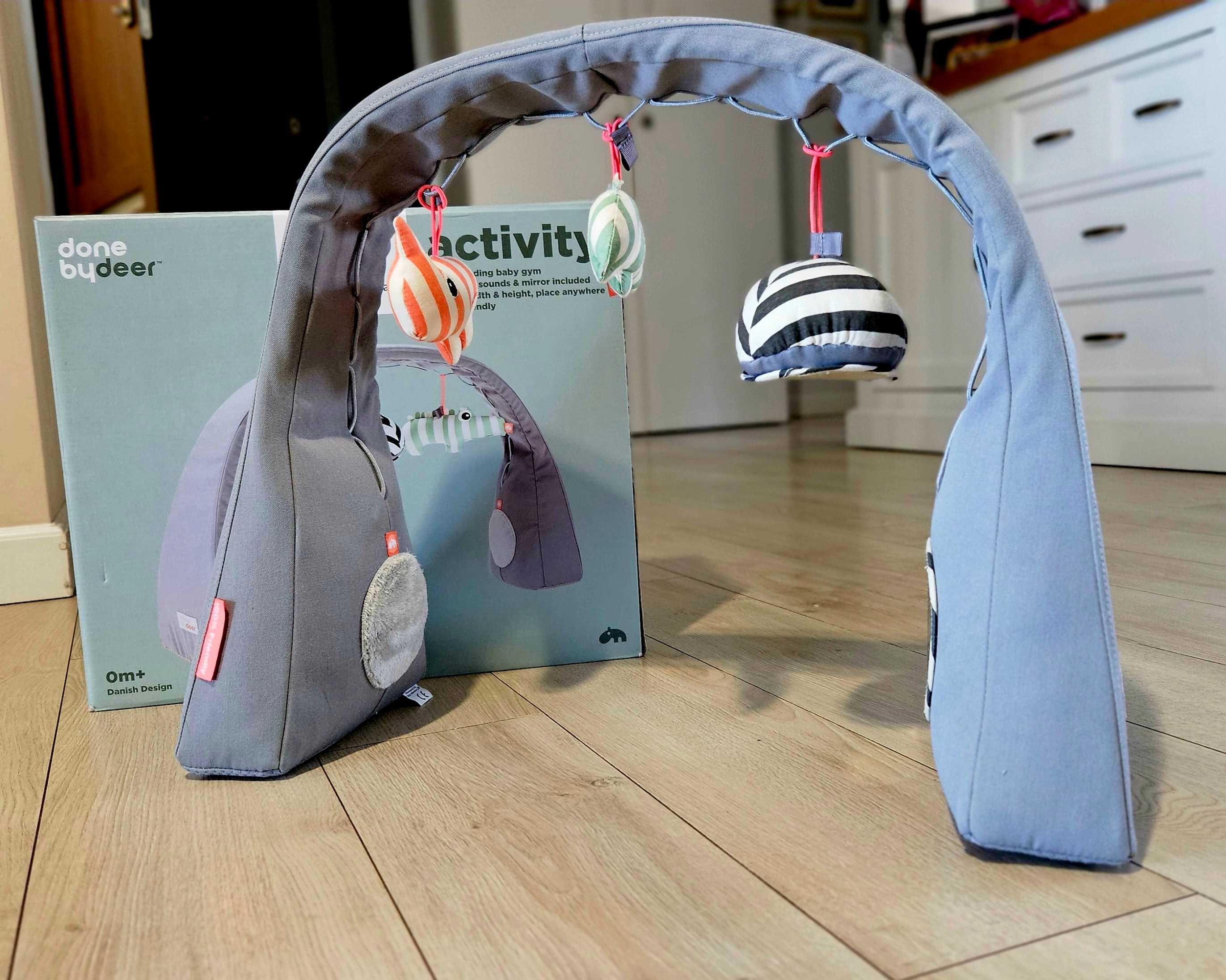 Pałąk z zabawkami Done by Deer, baby gym, Zoopreme, mata edukacyjna