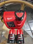Akumulatorki Milwaukee M12 2ah + Ładowarka