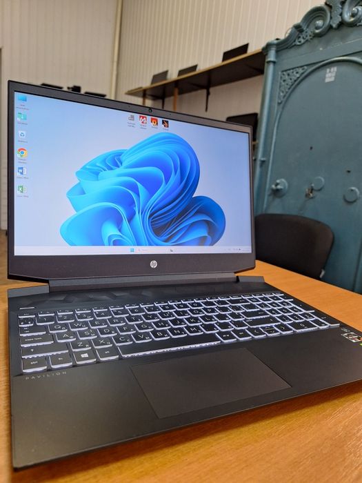 HP Pavilion Gaming 15-ec0004ua Ryzen 7 3750H GTX 1660 Ti 6Gb 16/512