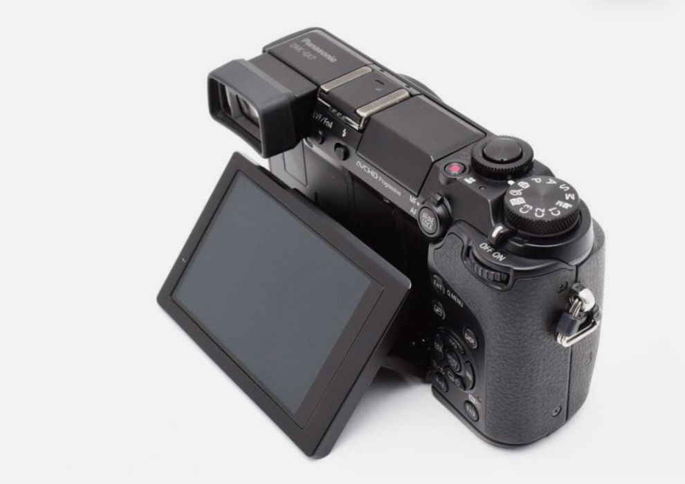 Panasonic Lumix DMC-GX7 + 14-42mm Kit + 20mm 1.7