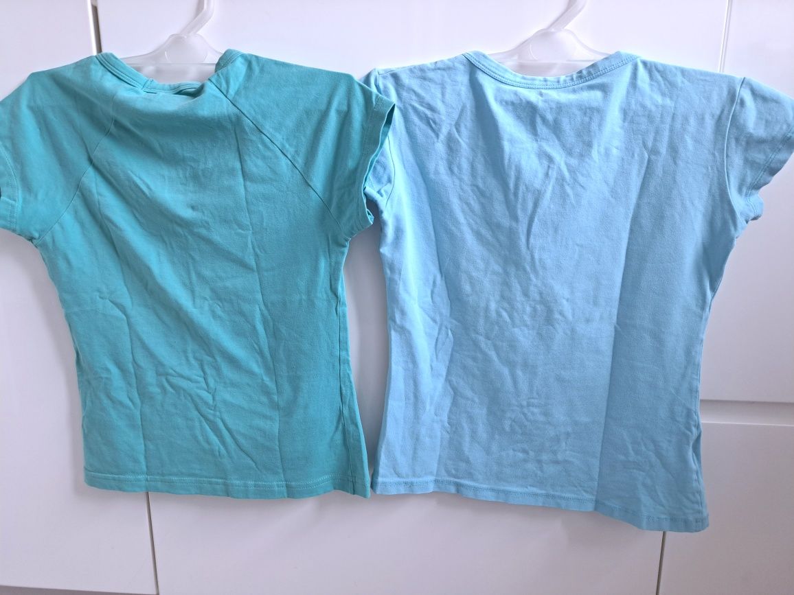 T-shirty z dekoltem V