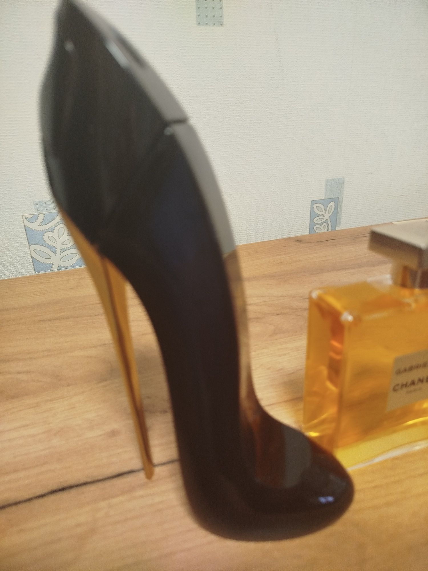 Парфуми жіночі Givenchy, Chanel, Carolina Herrera, Scandal